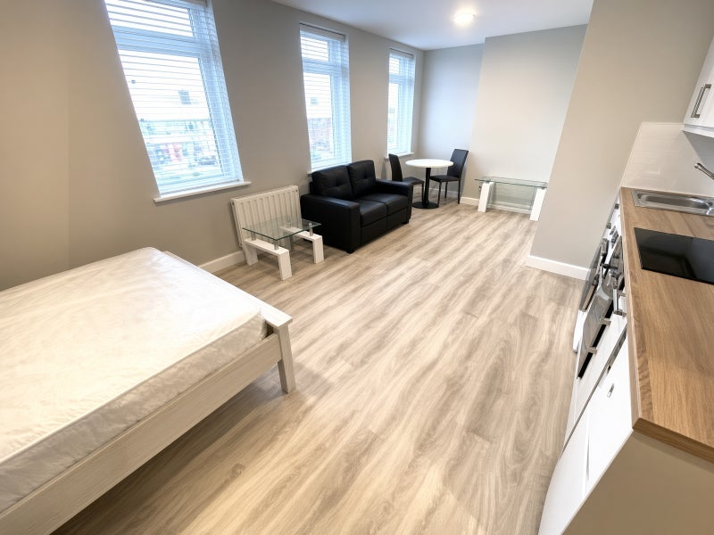 Flat Cyprus Avenue in Greater London