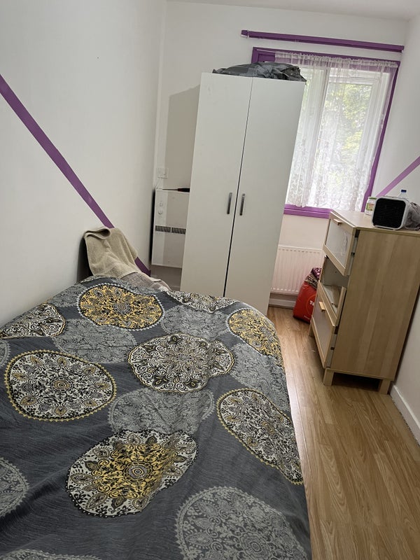 Room Gaywood Street in Greater London