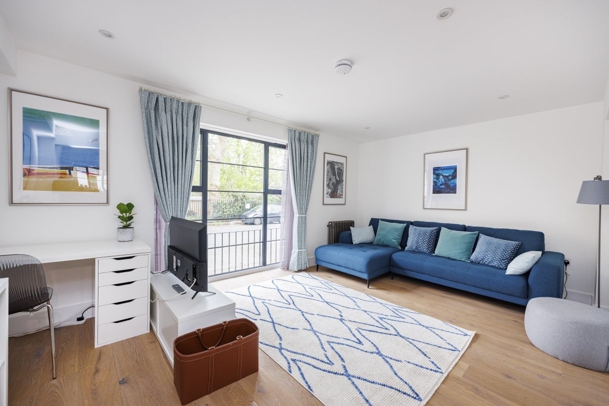 Flat Gloucester Circus in Greater London