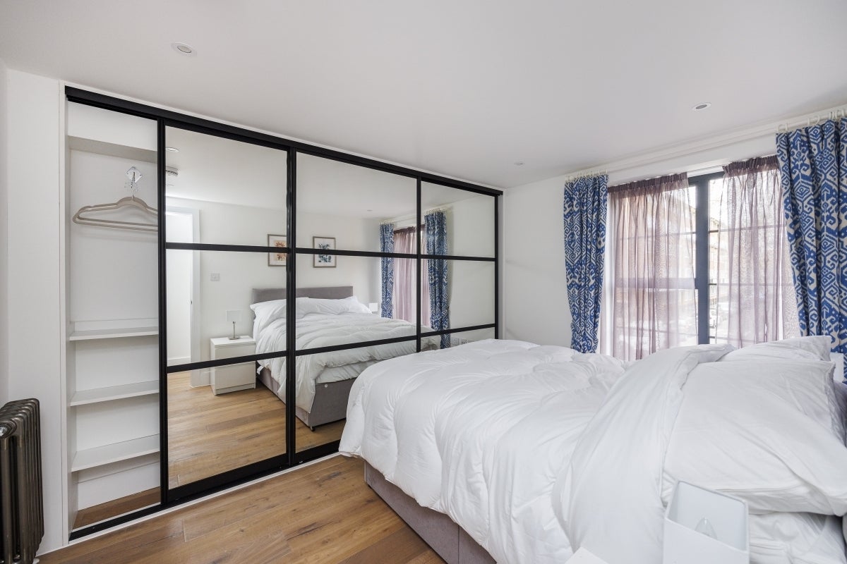 Flat Gloucester Circus in Greater London
