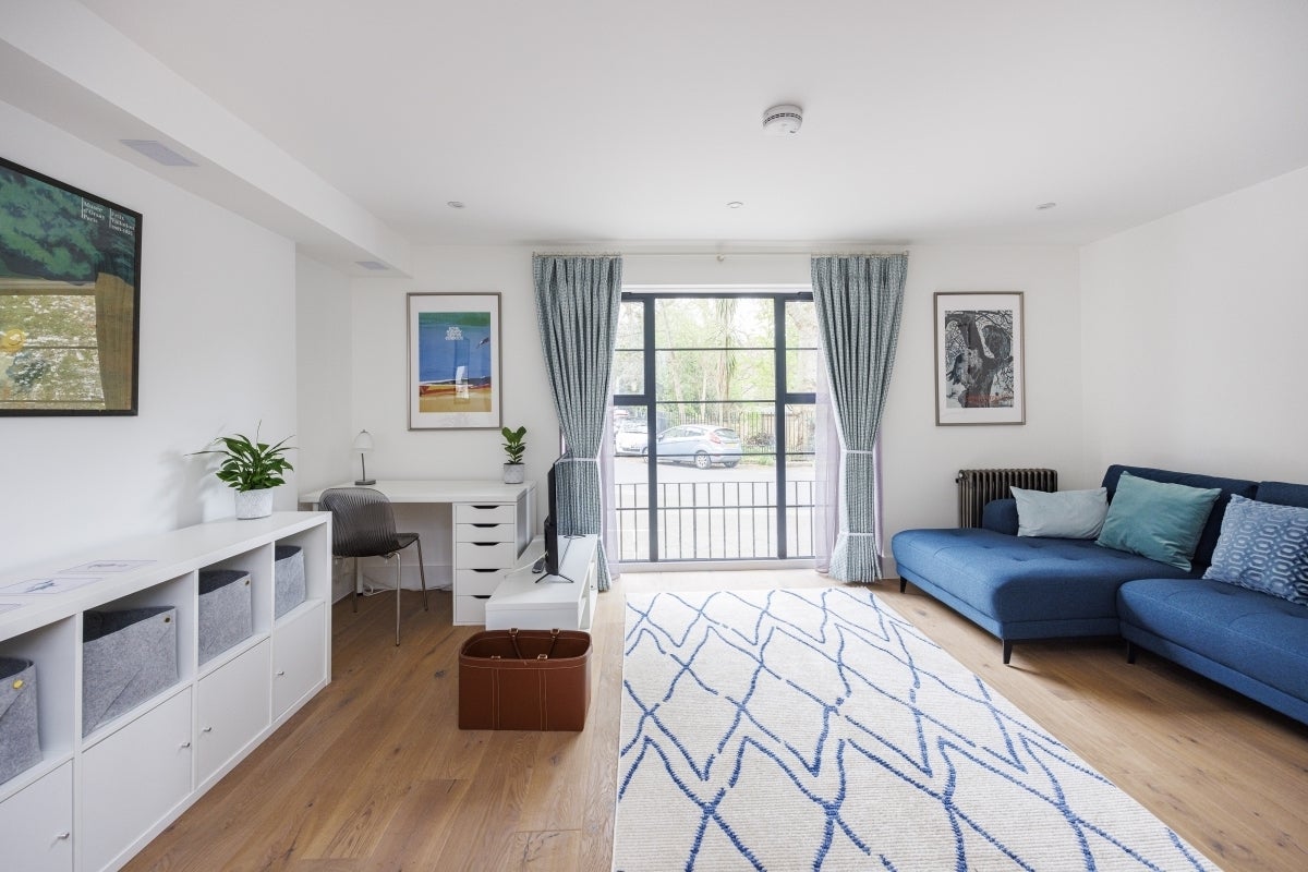 Flat Gloucester Circus in Greater London