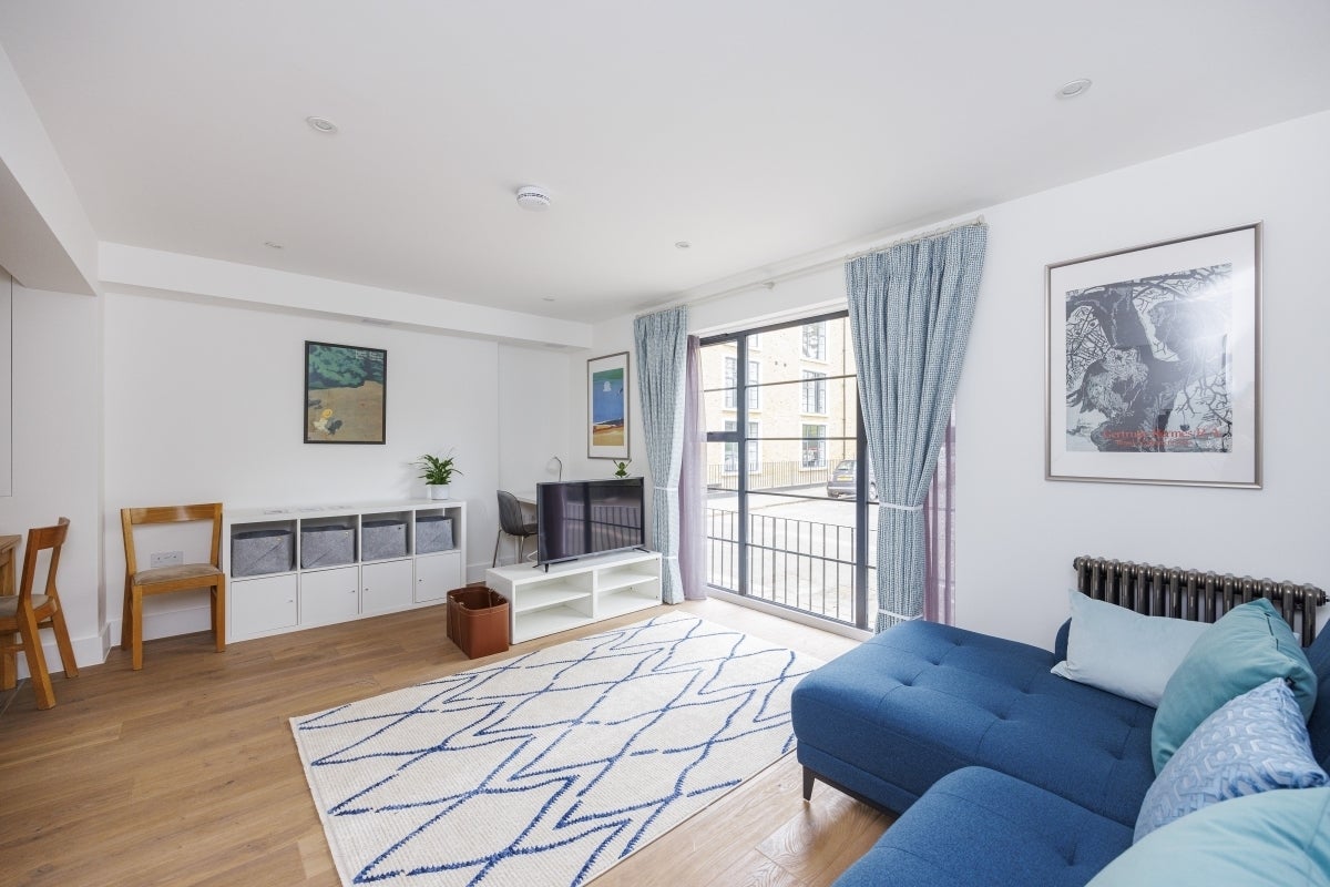 Flat Gloucester Circus in Greater London