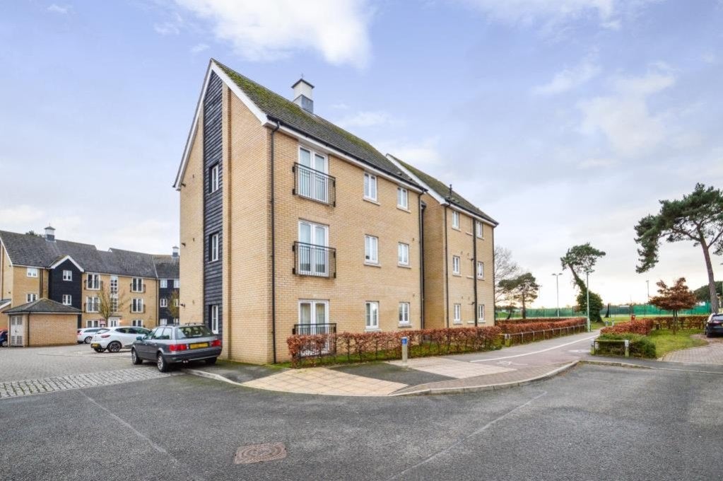 Flat Tayberry Close in West Suffolk