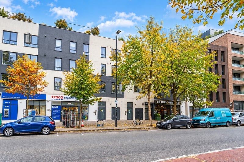 Flat Hackney Road in Greater London
