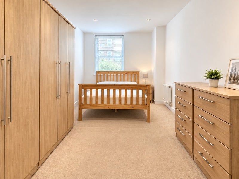 Flat Hackney Road in Greater London