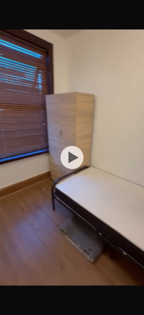 Room Kingswood Road in Greater London