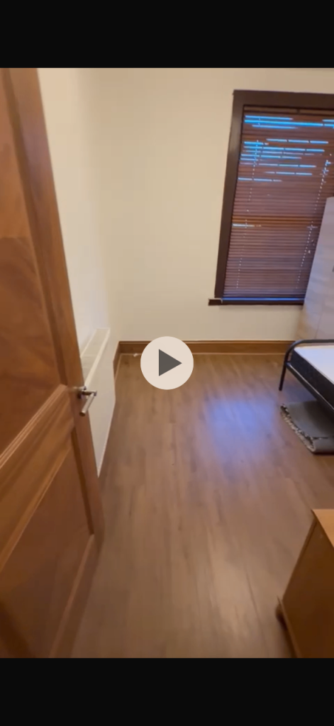 Room Kingswood Road in Greater London