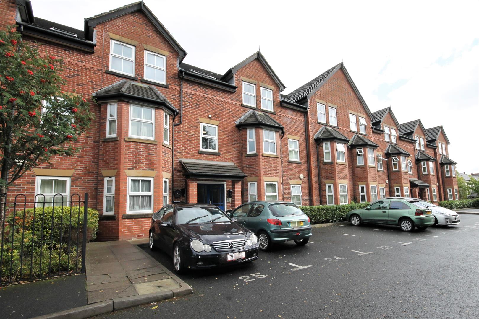 Flat Manchester Road East in Salford