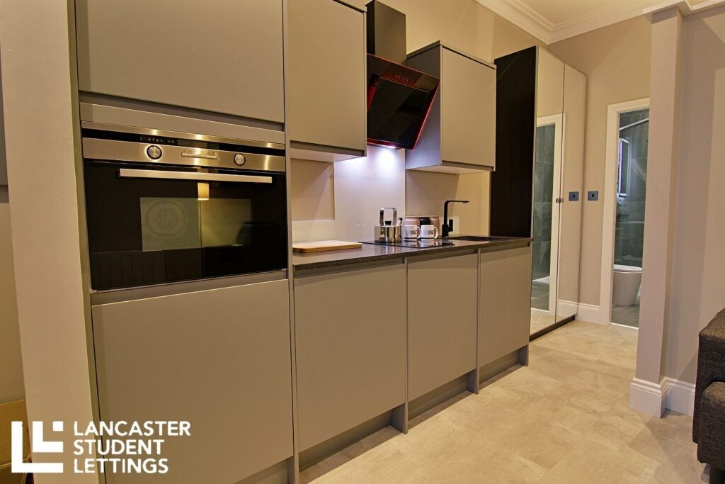 Flat Dumbarton Road in Lancaster