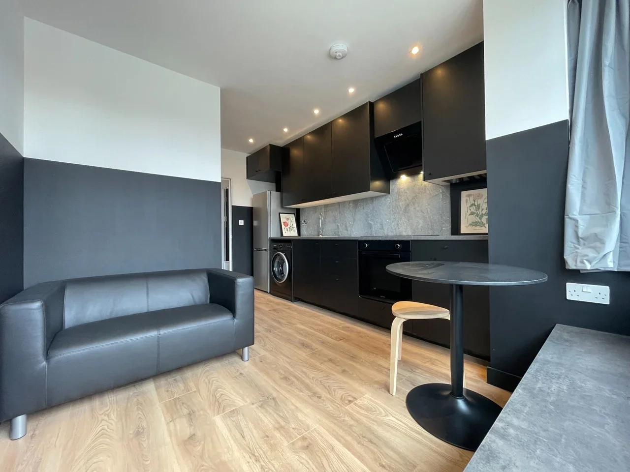 Flat Arras Avenue in Greater London