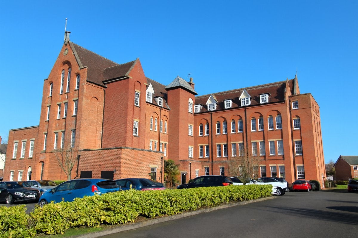 Flat Crewe Road in Willaston