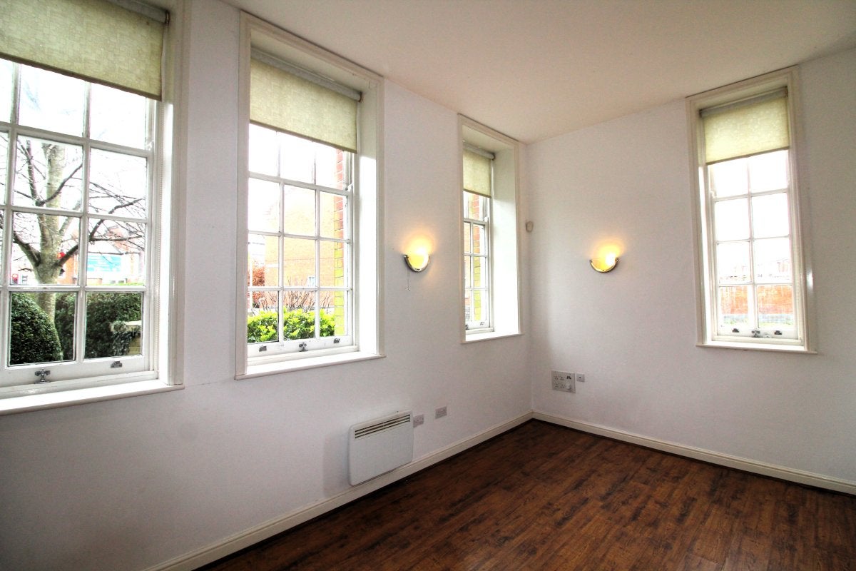 Flat Crewe Road in Willaston
