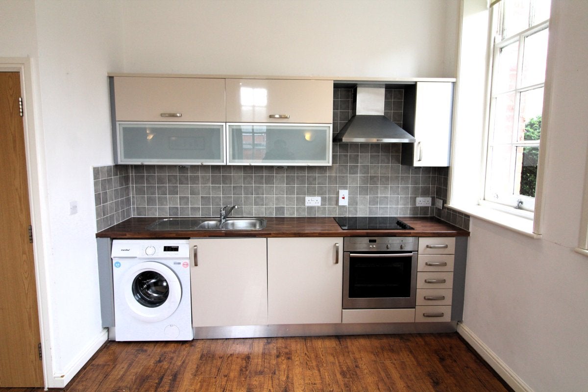 Flat Crewe Road in Willaston