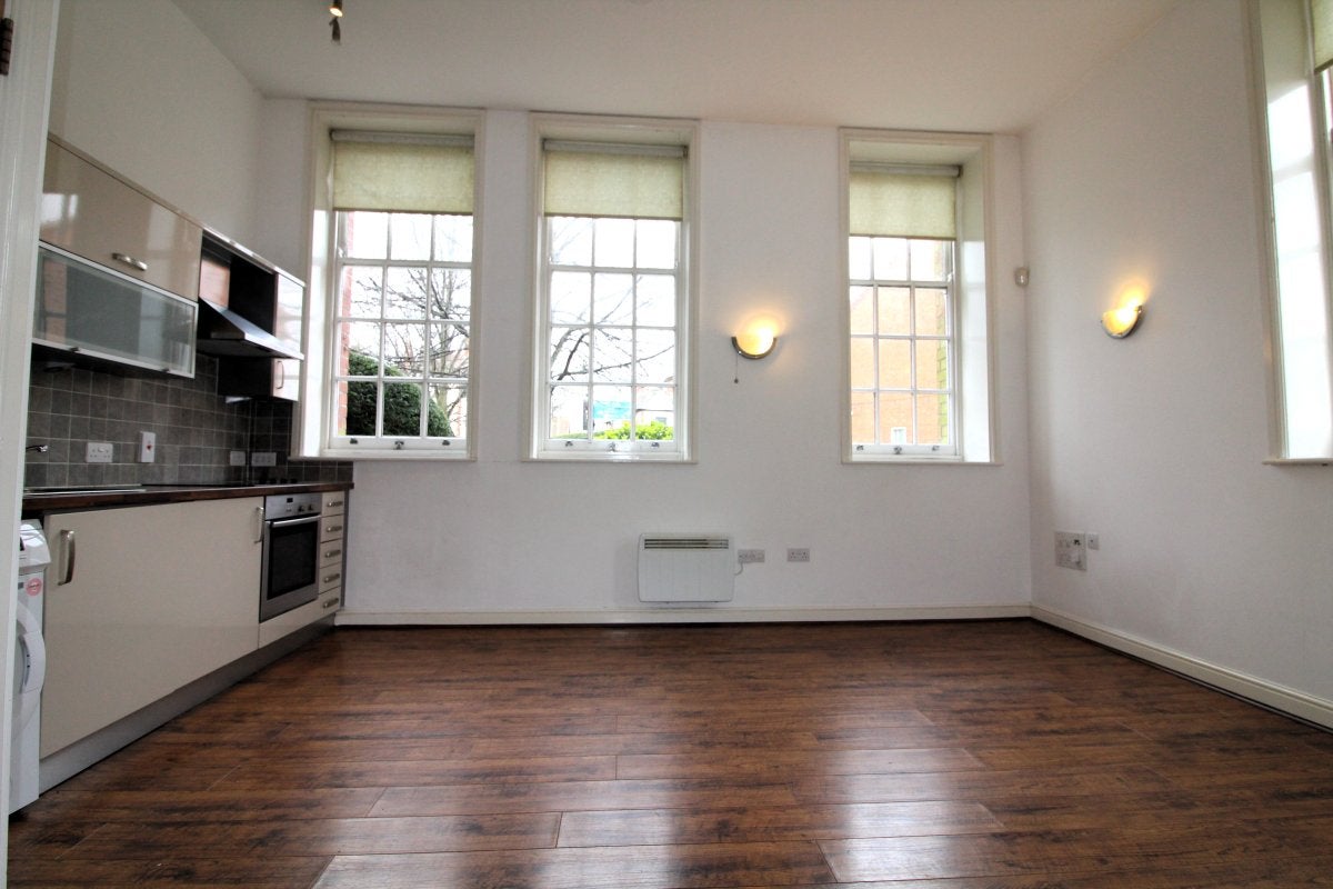 Flat Crewe Road in Willaston