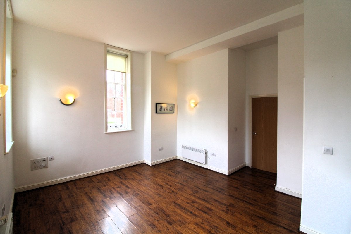 Flat Crewe Road in Willaston
