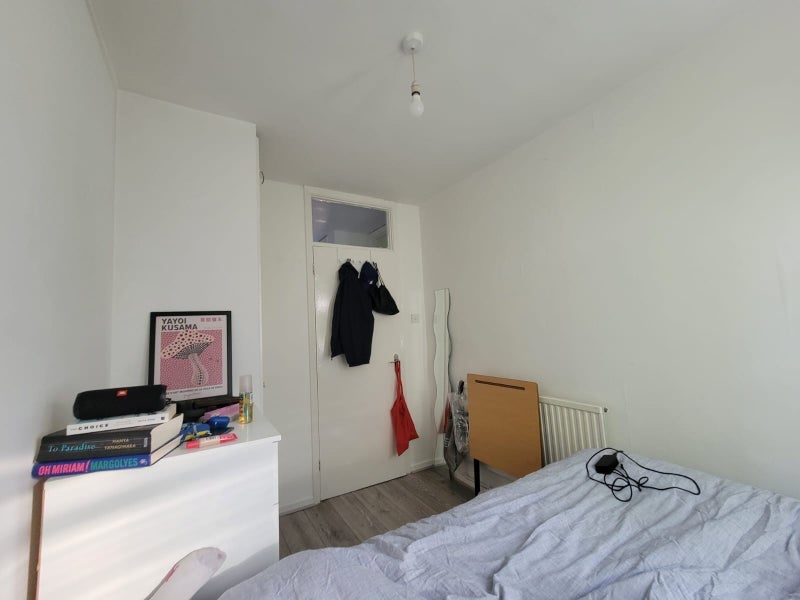 Room Solebay Street in Greater London