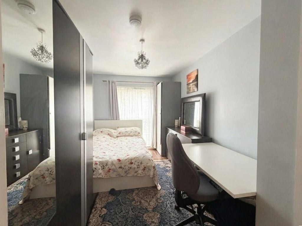 Flat Laburnham Close in Greater London