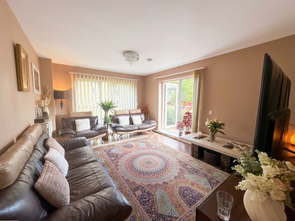 Flat Laburnham Close in Greater London