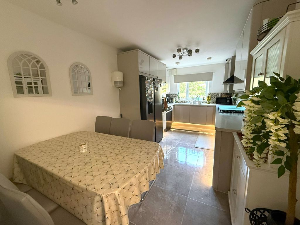 Flat Laburnham Close in Greater London