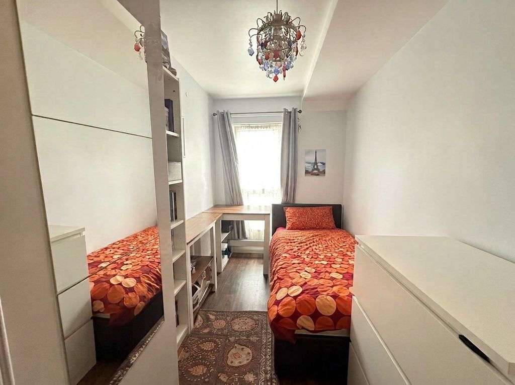Flat Laburnham Close in Greater London