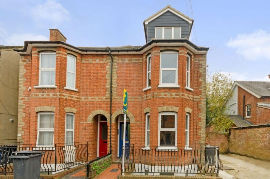 Flat Victoria Road in Guildford
