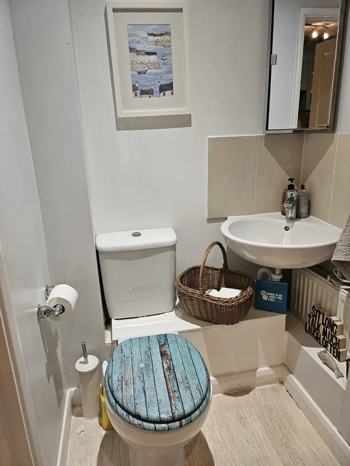 Room Victoria Street in Borough of Runnymede