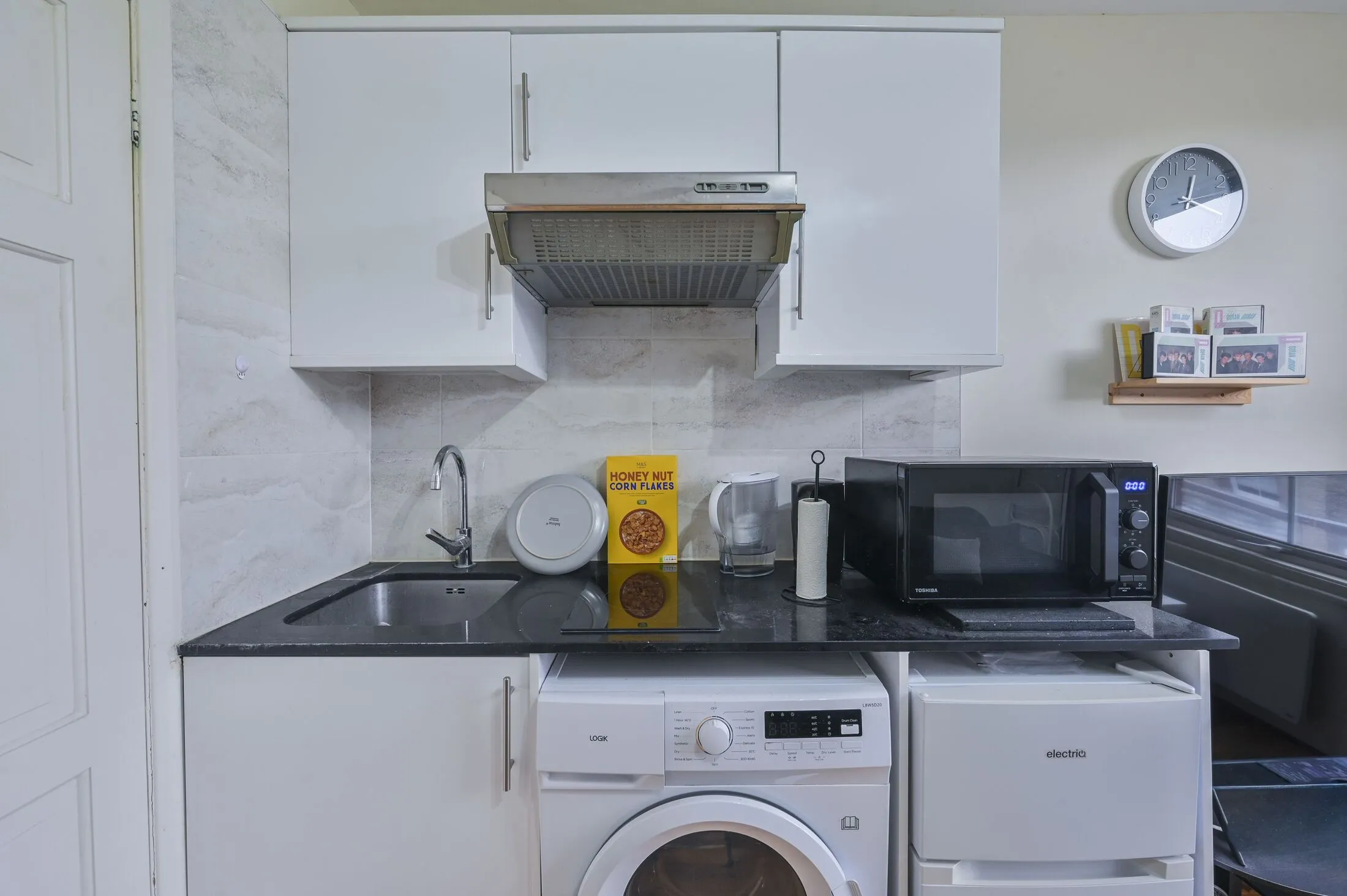 Flat Cheniston Gardens in Greater London