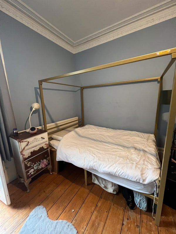 Room Mildenhall Road in Greater London