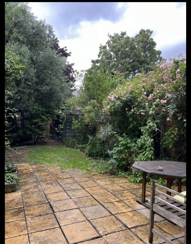 Room Mildenhall Road in Greater London