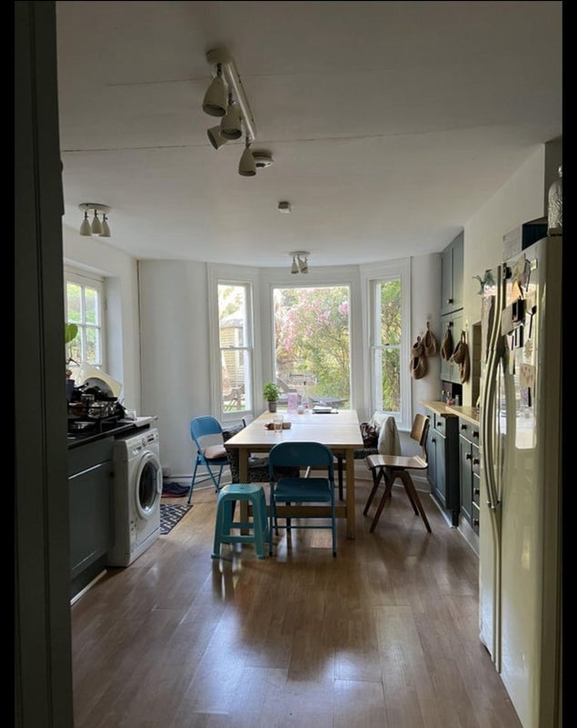 Room Mildenhall Road in Greater London