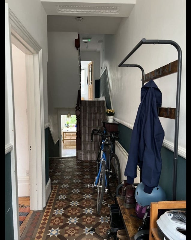 Room Mildenhall Road in Greater London