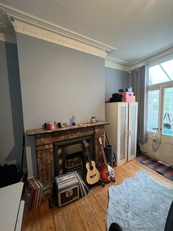 Room Mildenhall Road in Greater London