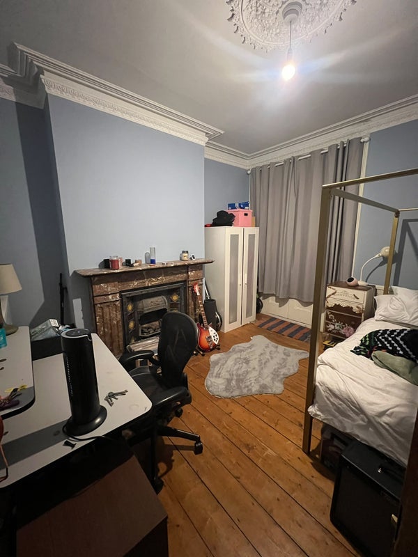 Room Mildenhall Road in Greater London