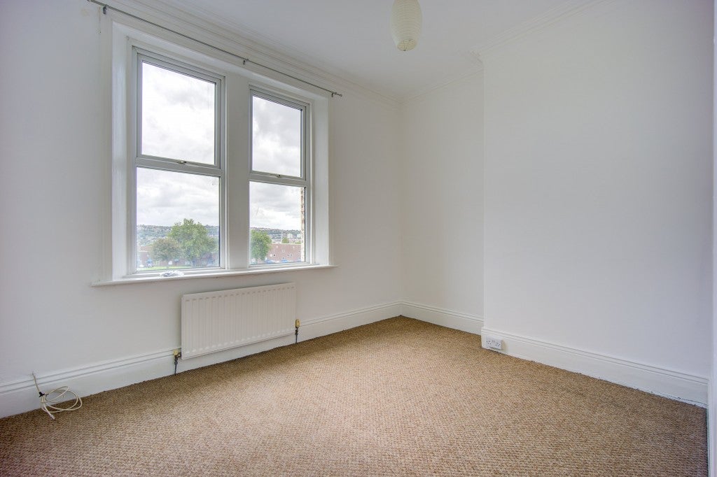 Flat Clifford Road in Newcastle upon Tyne