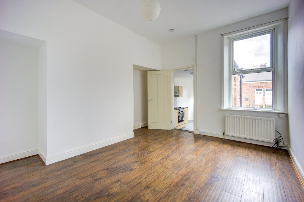 Flat Clifford Road in Newcastle upon Tyne