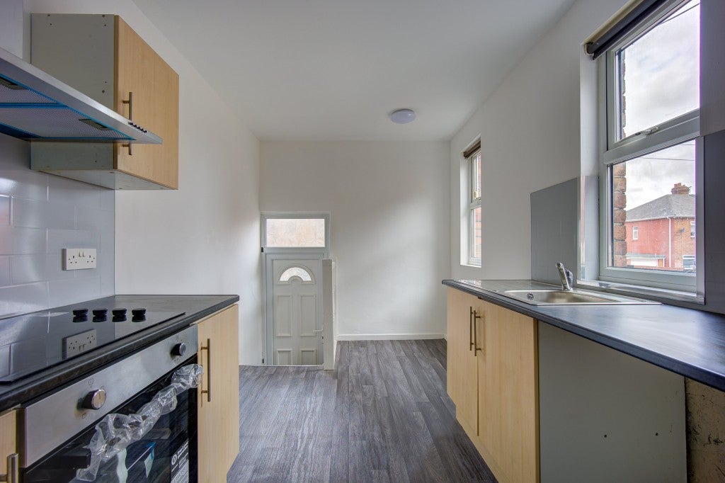 Flat Clifford Road in Newcastle upon Tyne