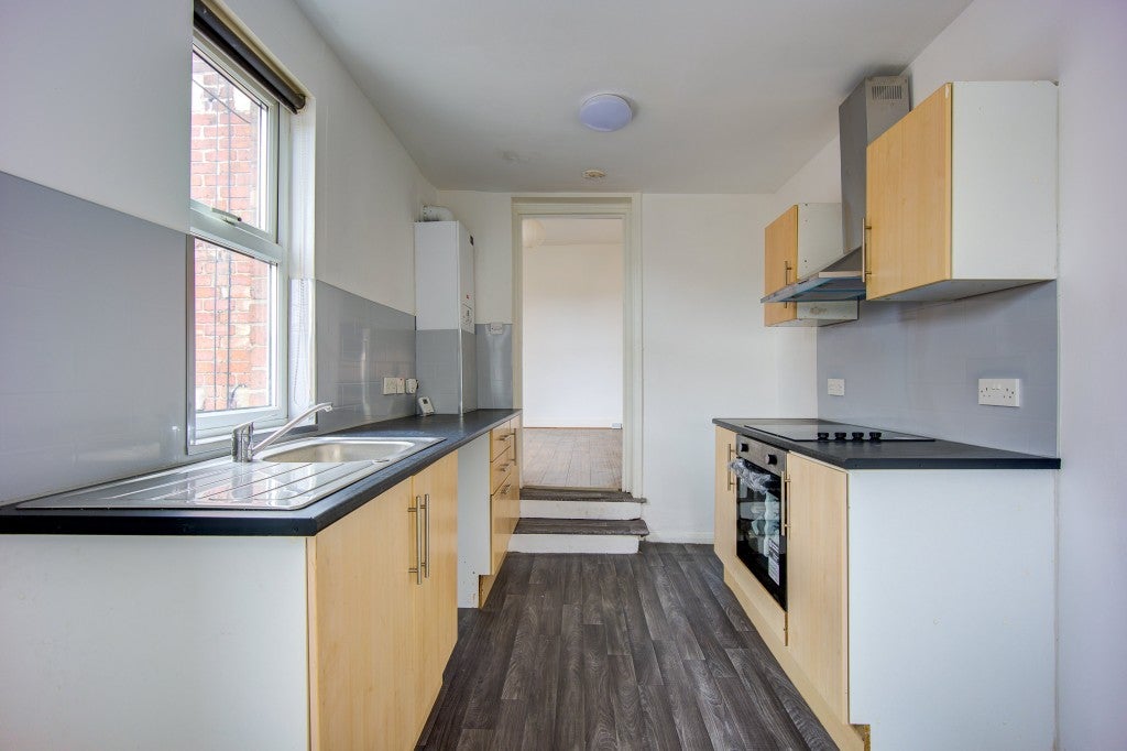 Flat Clifford Road in Newcastle upon Tyne