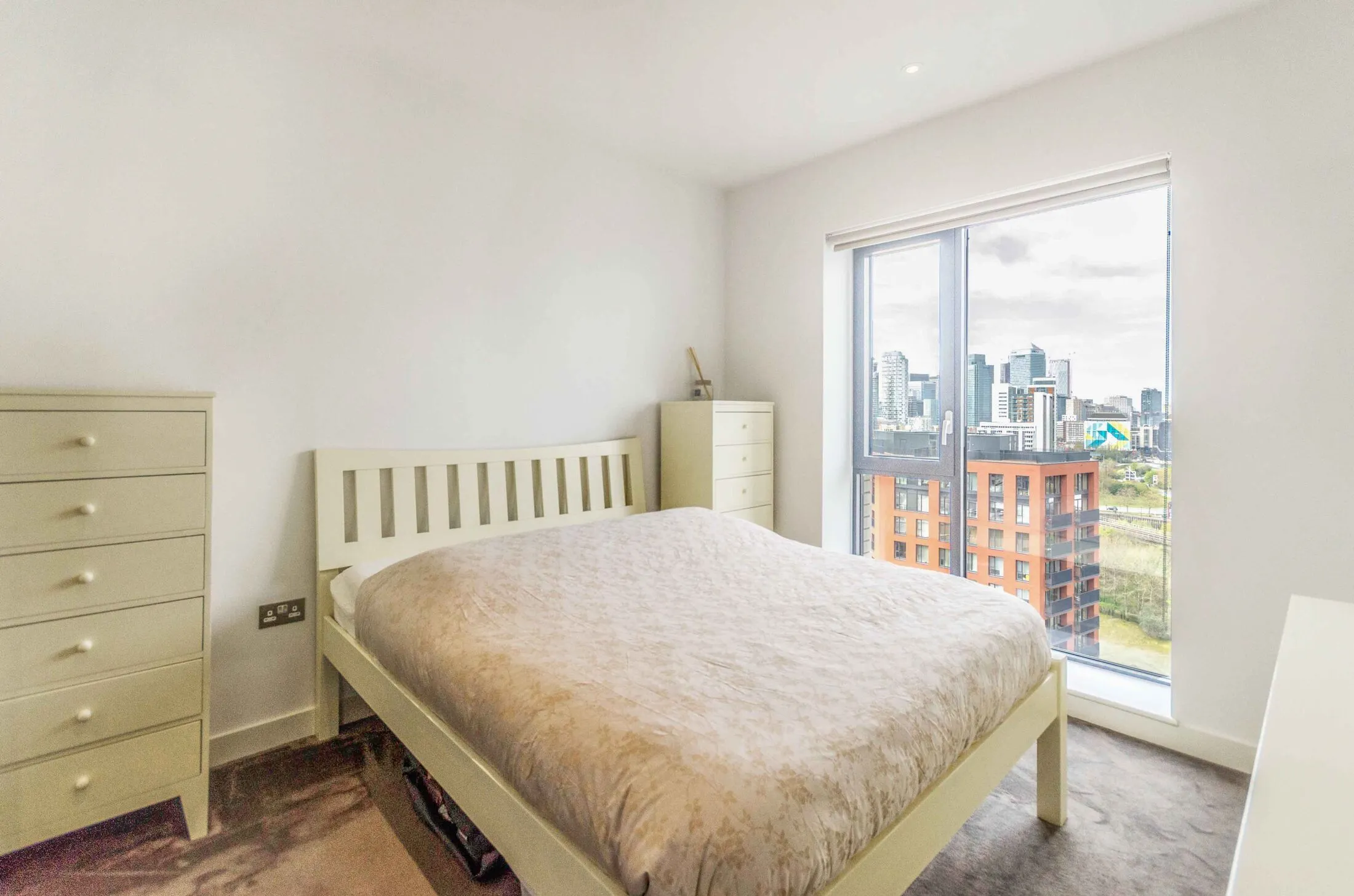 Flat Botanic Square in Greater London