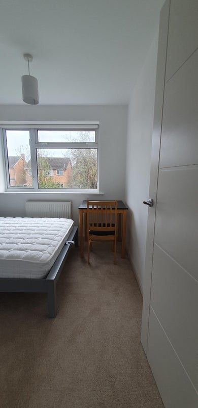 Room Birchway Close in Royal Leamington Spa