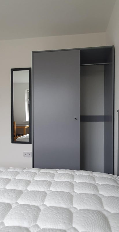 Room Birchway Close in Royal Leamington Spa