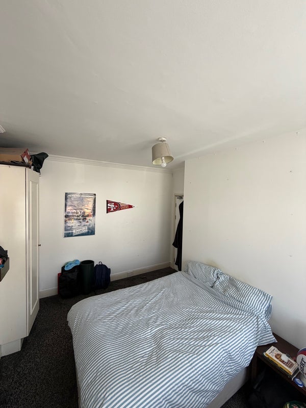 Room Fircroft Road in Greater London