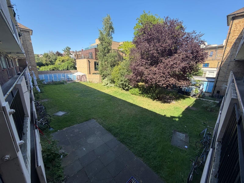 Room Agar Grove in Greater London