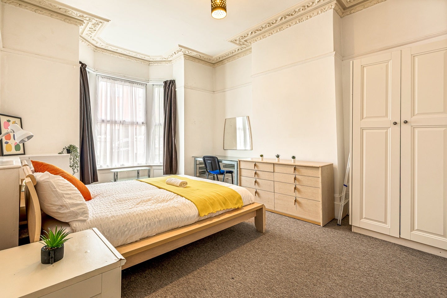 Room Victoria Road South in Portsmouth