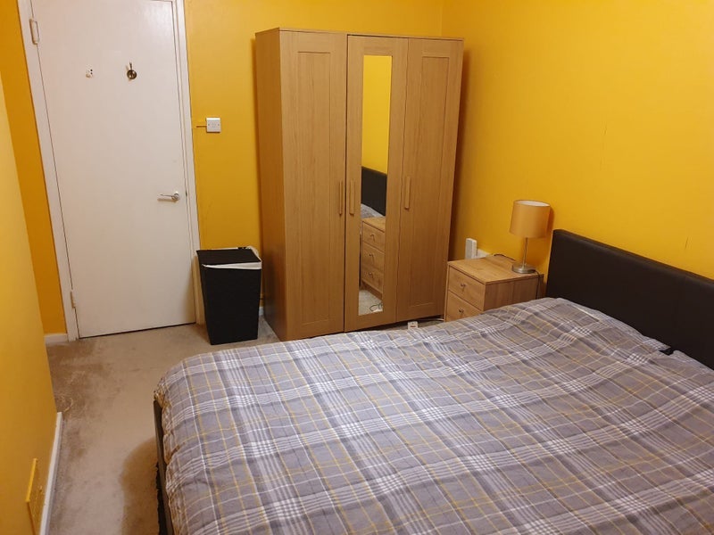 Room Leatherhead Close in Greater London