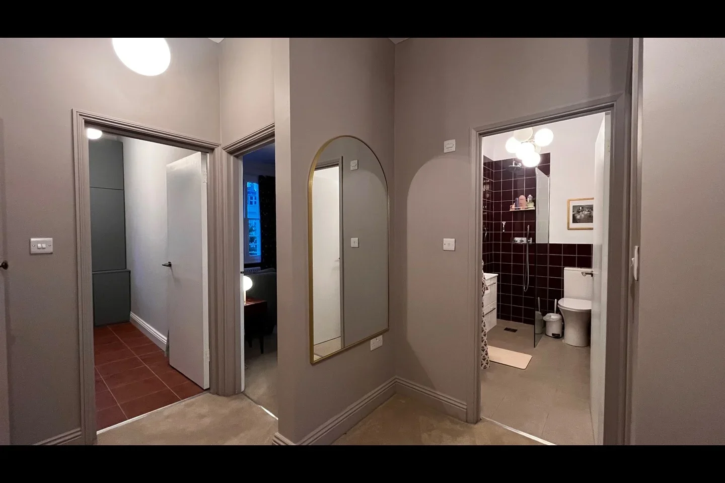 Flat Eardley Crescent in Greater London