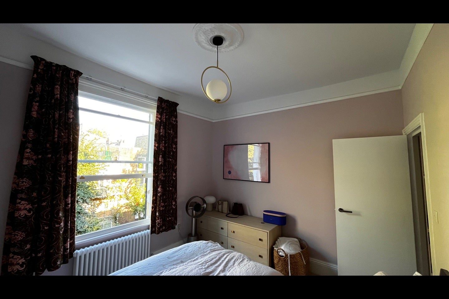 Flat Eardley Crescent in Greater London