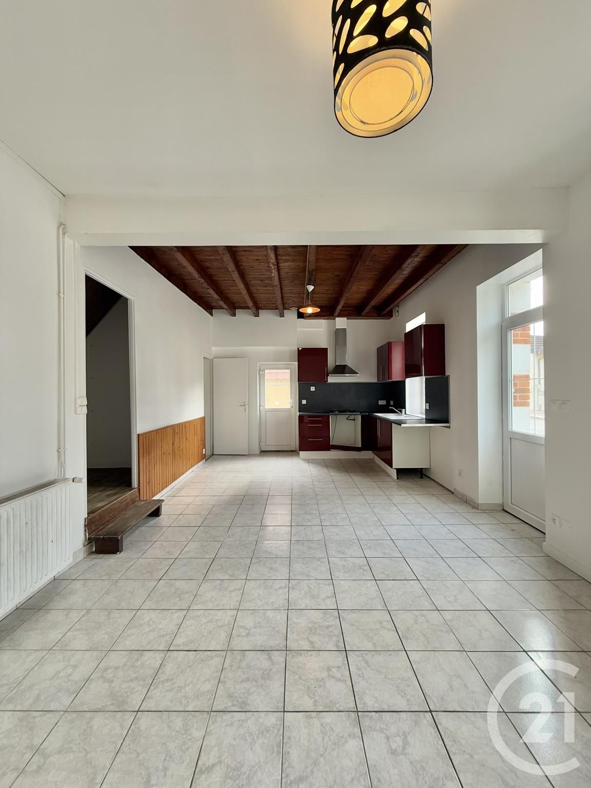Maison Place de la Mairie à Dornes