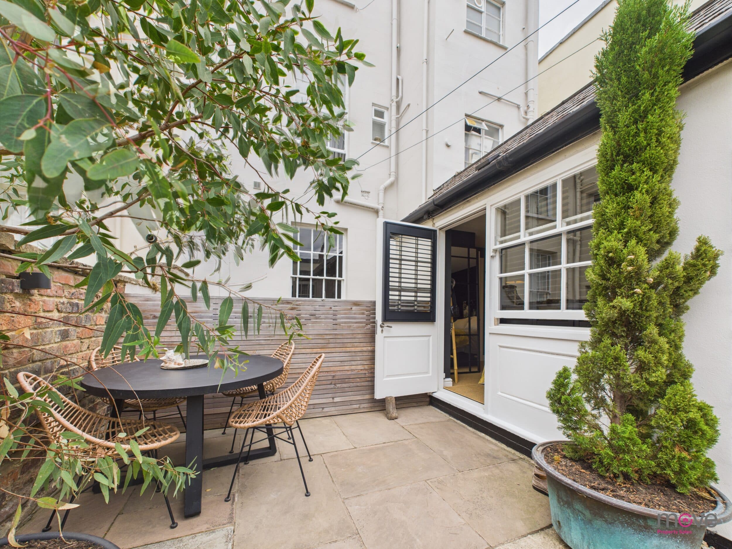 Flat Clarence Square in Cheltenham