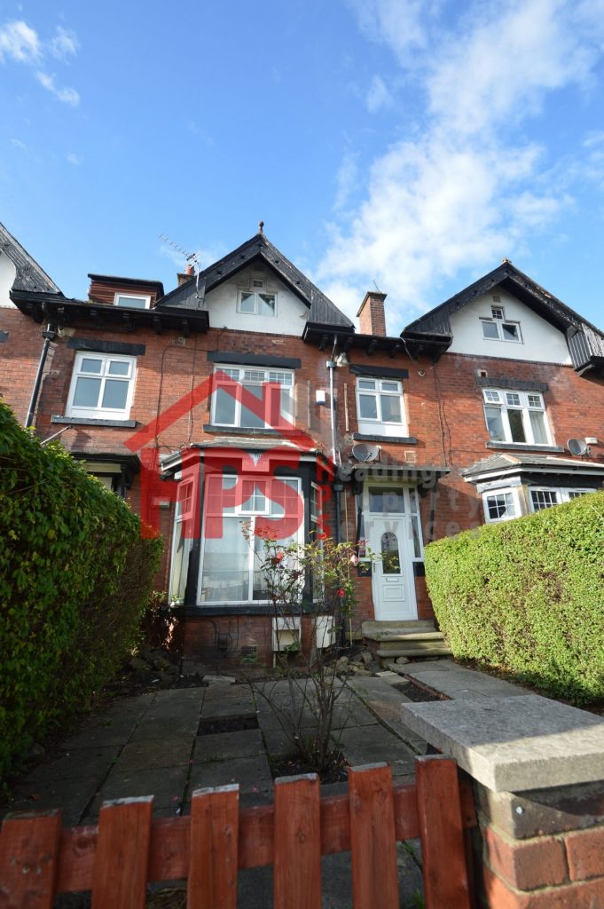 Flat Kirkstall Lane in Leeds