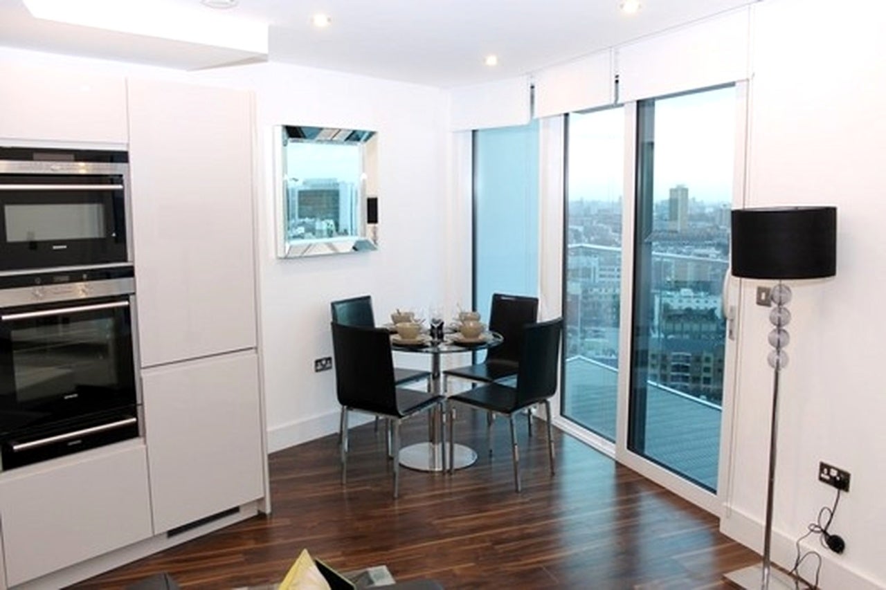 Flat Alie Street in Greater London